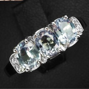 Elegant alexandrite Triple Stone Ring color changing, 1.60 carats color D
